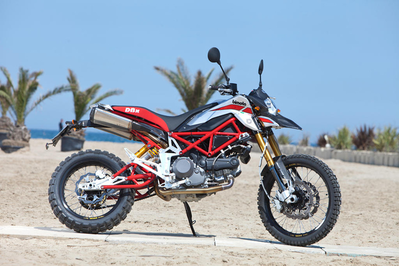 Illustration for article titled Holy 1100cc Dirt Bike Lust!!
